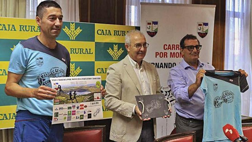 Raúl Vara, José Tomás Santiago y Narciso Prieto, en la presentación de la prueba en Caja Rural.