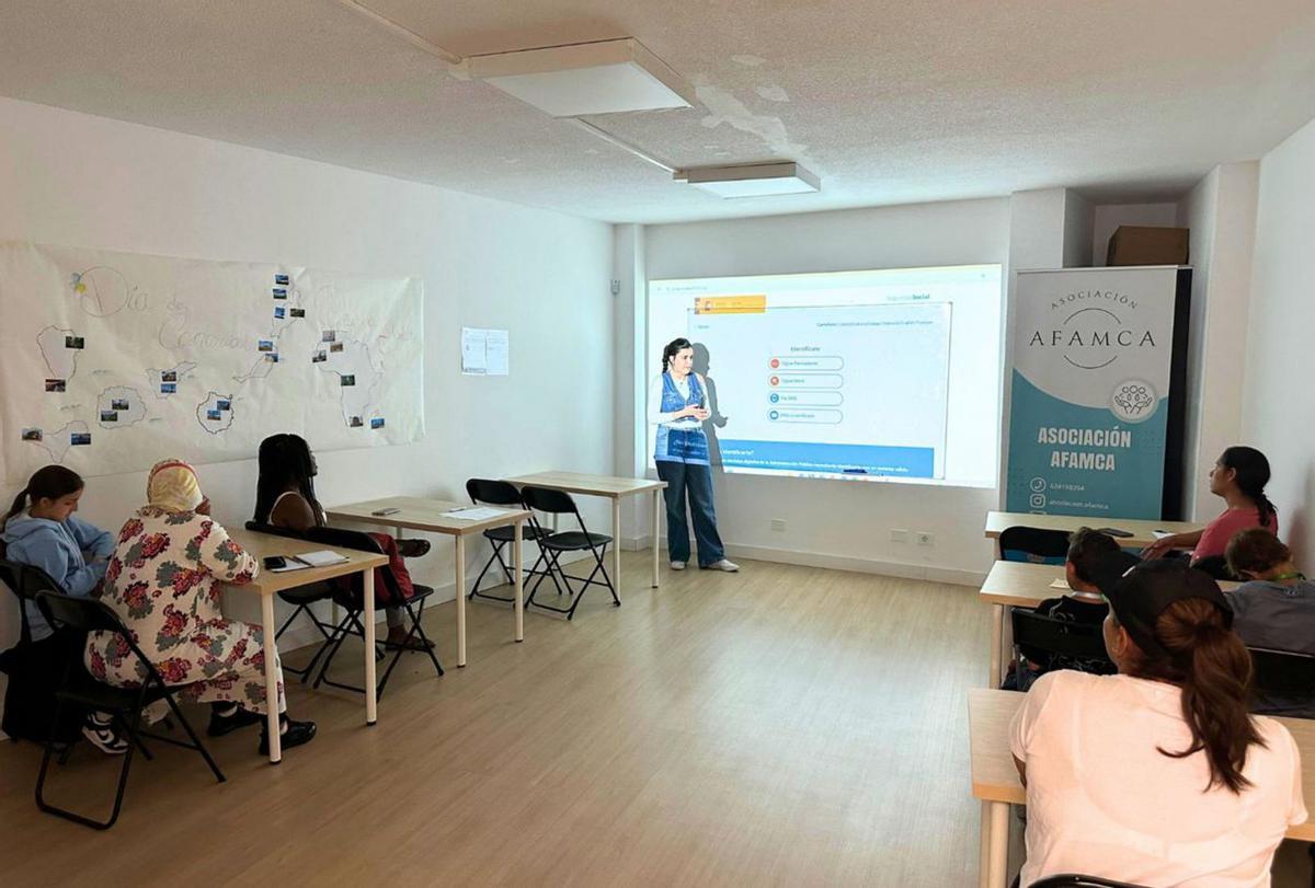 ‘Sumando +’ de AFAMCA-Tenerife ha asistido a 277 personas migrantes, ayudándolas a superar barreras burocráticas y lingüísticas|ED