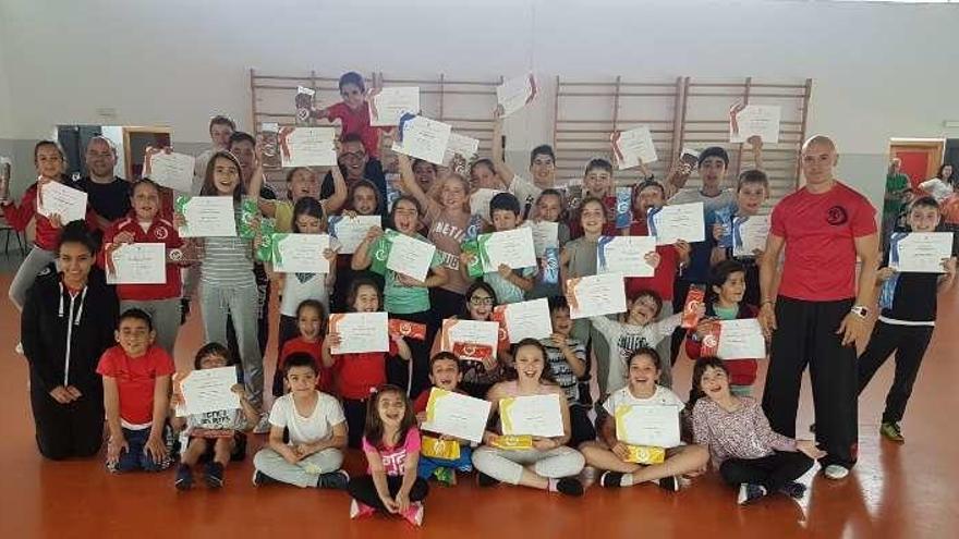 Entrega de diplomas y cinturones del Zen en el Xesús Golmar.