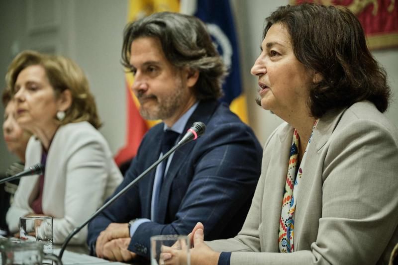 Presentación de Fuimos nosotras, las primera parlamentarias de la Democracia (Magis Iglesias) Asisten Gustavo Matos, presidente del Parlamento de Canarias, y María José Guerra Palmero, consejera de Educación  | 10/02/2020 | Fotógrafo: Andrés Gutiérrez Taberne