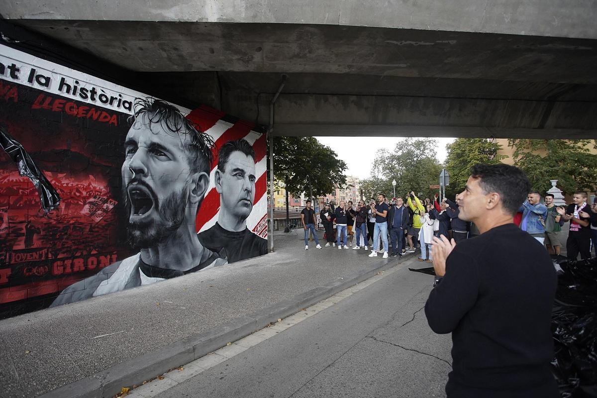 Stuani i Míchel destapen el mural que l'artista Miguel Martínez ha pintat a Girona Stuani i Míchel destapen el mural que l'artista Miguel Martínez ha pintat a Girona