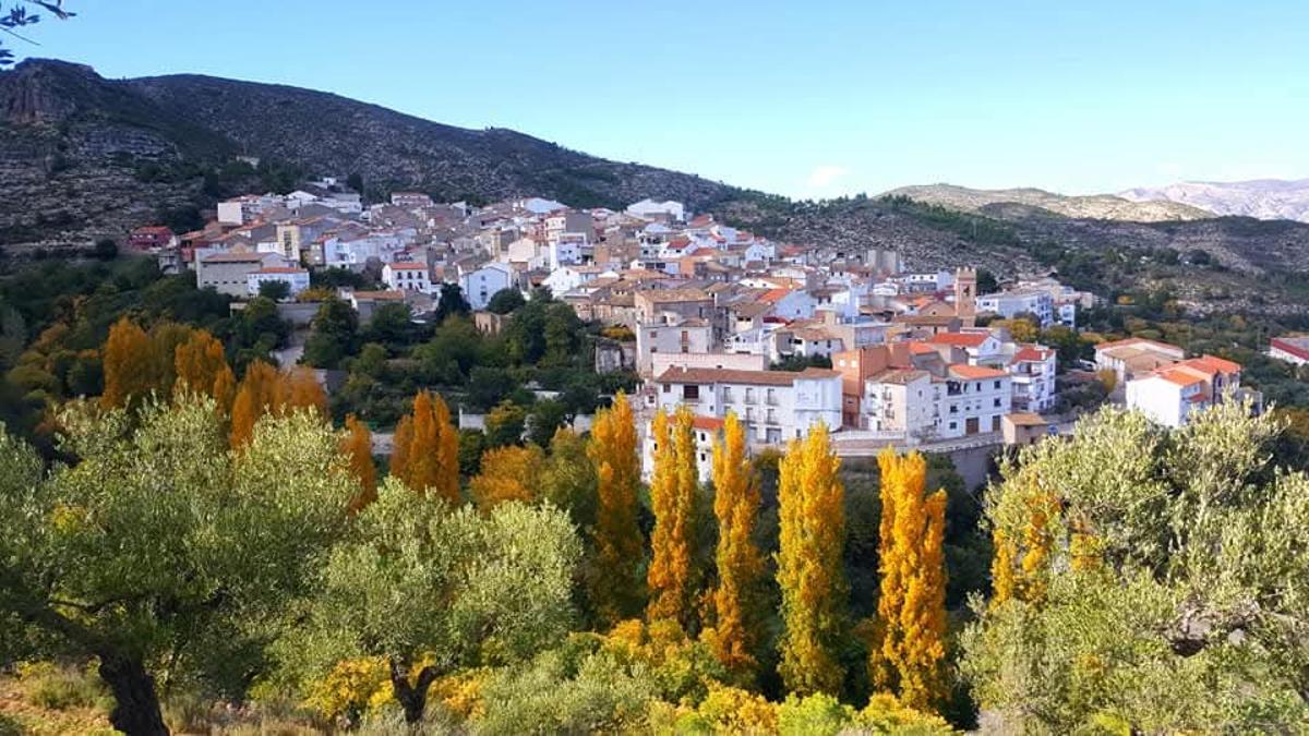 Una vista general del pueblo de Millares.