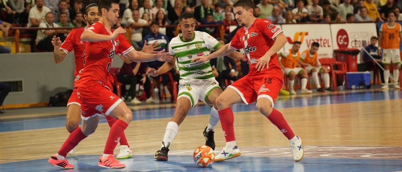 El brasileño Pulinho, en el partido entre el Córdoba Futsal y el Jimbee Cartagena en Vista Alegre.