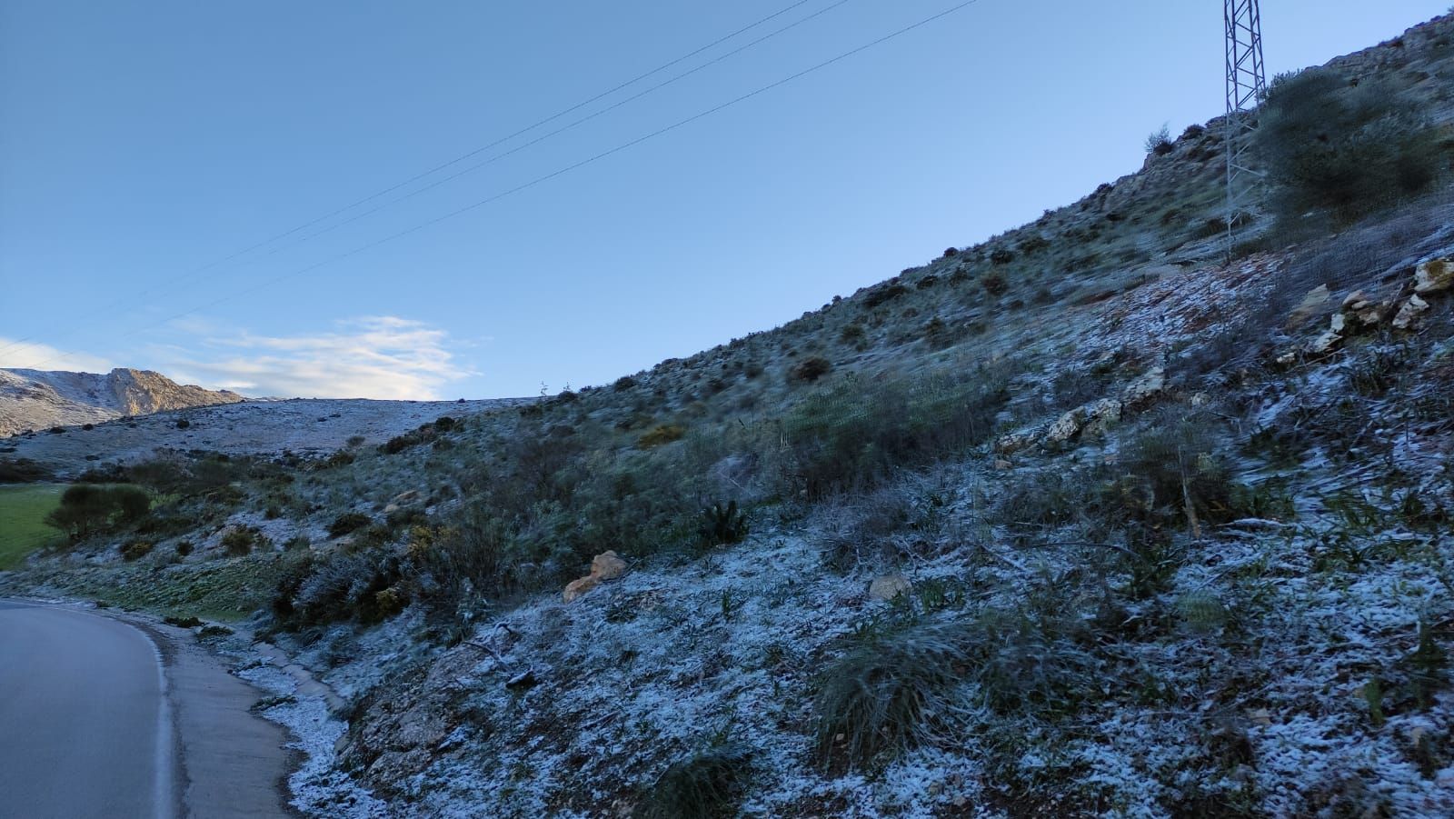 La nieve cubre de blanco El Torcal de Antequera