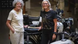 Cecilia y Candelaria, primeras mujeres policías, y motoristas, de Santa Cruz de Tenerife y de Canarias
