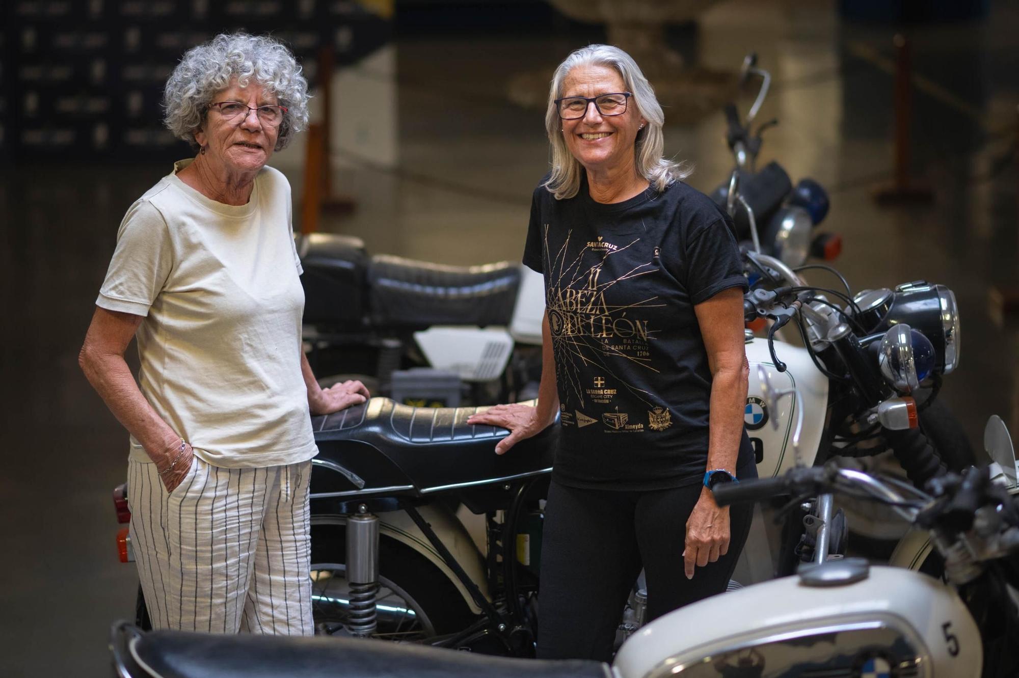 Dos primeras mujeres policías y motoristas de Santa Cruz