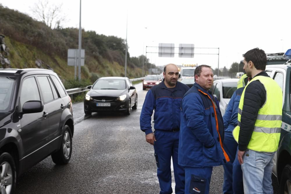 Accidente múltiple en la A8 en la salida próxima de Viesques