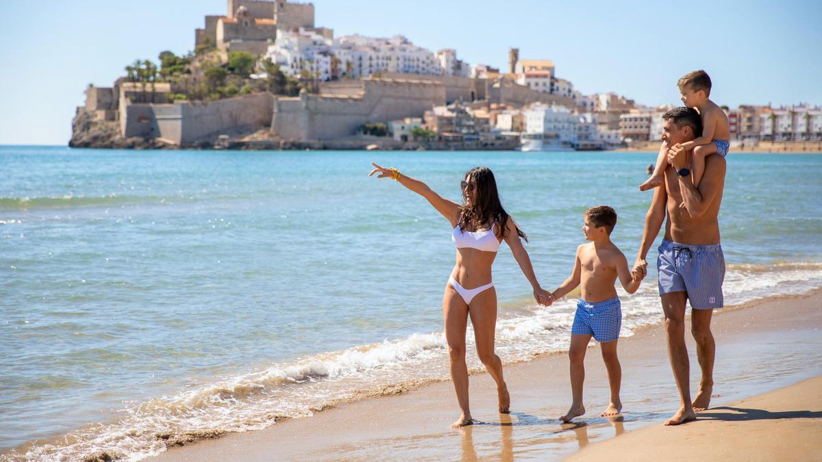 El Hotel Servigroup Papa Luna combina ubicación frente al mar, servicios familiares y una completa oferta gastronómica.