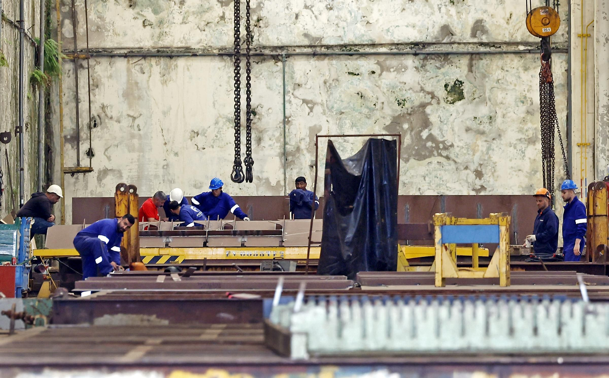 Trabajadores en las instalaciones de Astilleros San Enrique, en Vigo