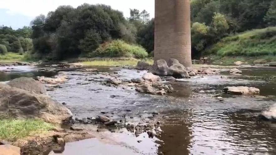 Los ríos de Santiago aguardan la primera lluvia del otoño con su caudal bajo mínimos