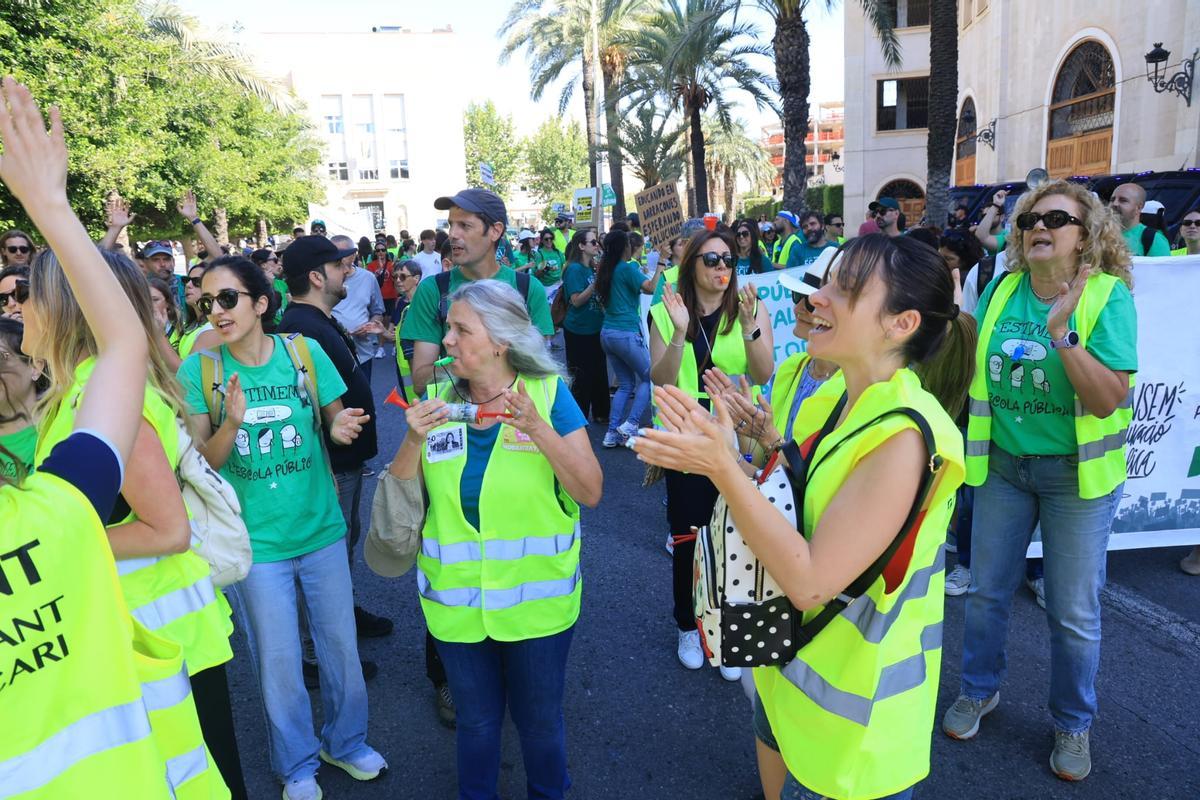 Colapso del tráfico en Alicante por la huelga de profesores