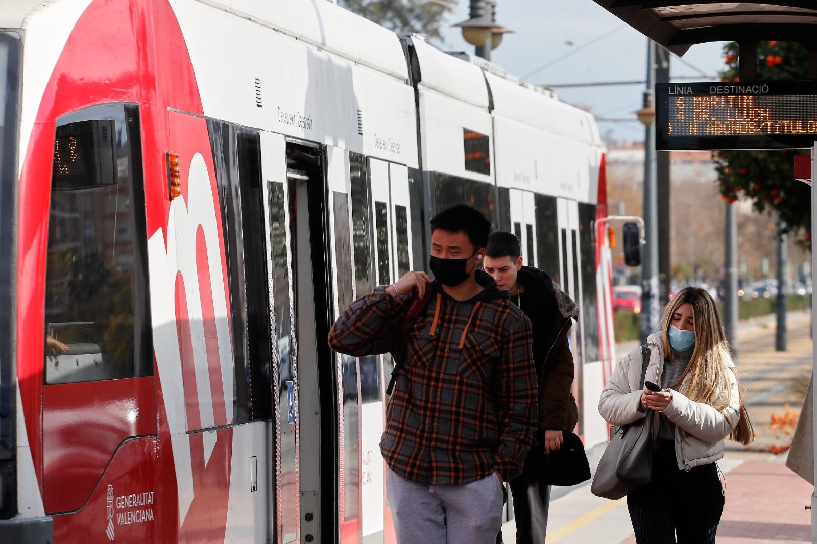 Último día con mascarilla en el transporte público