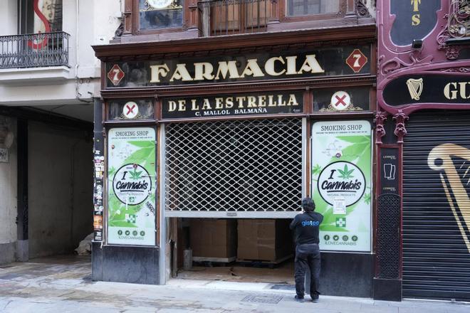 El goteo crónico de cierres empuja a Barcelona a plantearse mecanismos imaginativos para proteger los comercios emblemáticos