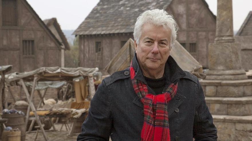 Ken Follett regresa a sus orígenes