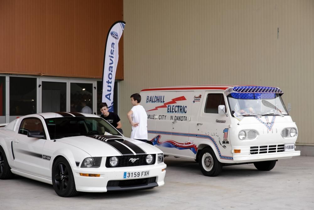 Exposición de coches clásicos en Gijón