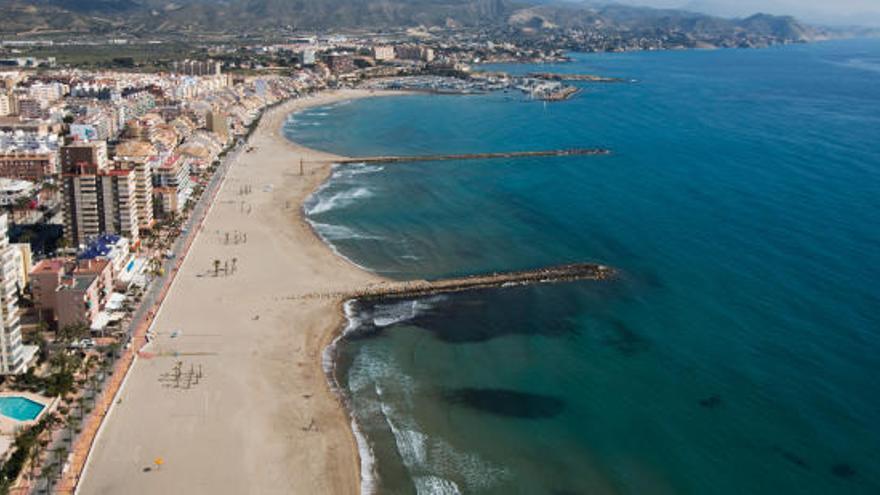 Muere una mujer ahogada en el primer día de baño permitido en Alicante