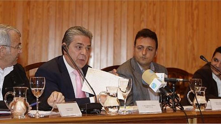 Blas Devís Juan José Medina, José Rafael Tamarit y Héctor Bueno, ayer, en el Ayuntamiento de Moncada.