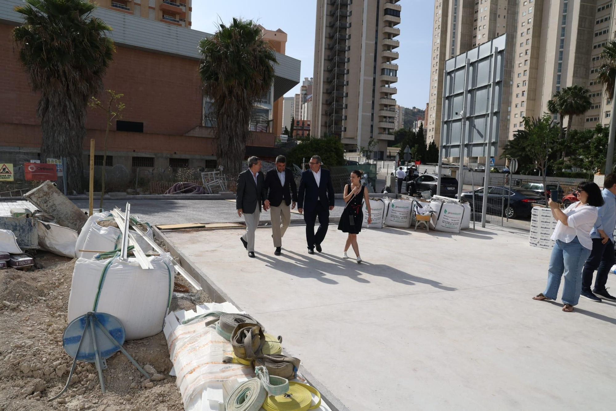 Visita de Mazón al centro de salud Rincón de Loix en Benidorm