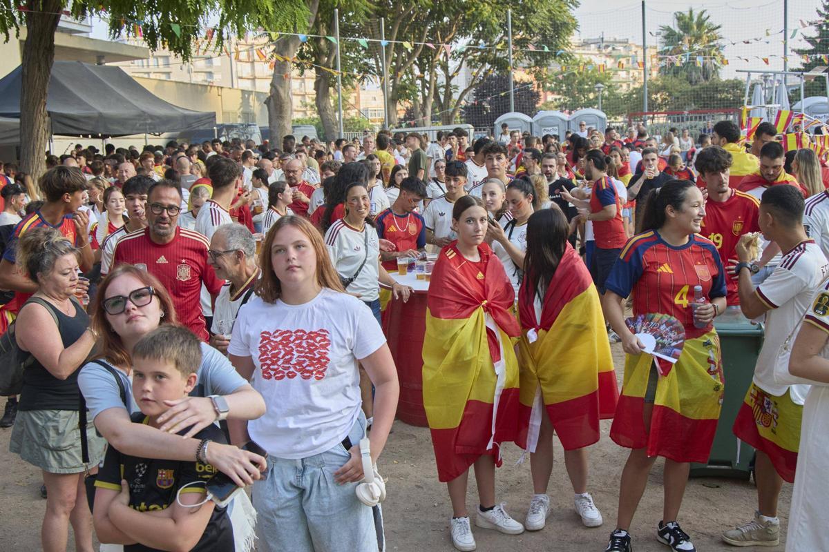 Les imatges de la concentració a Blanes per seguir la selecció espanyola