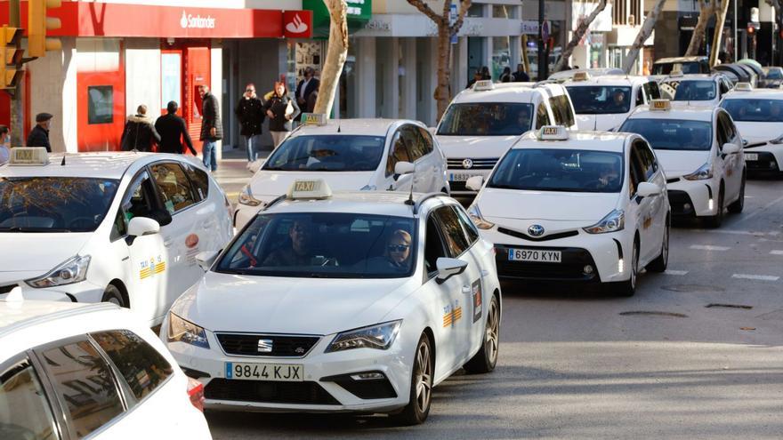 El Consell de Ibiza aclara a los ayuntamientos que no asumirá el mando de un servicio insular del taxi