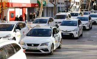 El Consell de Ibiza aclara a los ayuntamientos que no asumirá el mando de un servicio insular del taxi