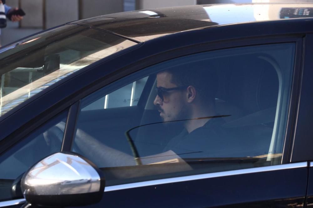 Desde las 9h de la mañana, jugadores, cuerpo técnico y personal del Málaga CF han ido pasando por el estadio de La Rosaleda para someterse a las pruebas de detección del Covid-19.