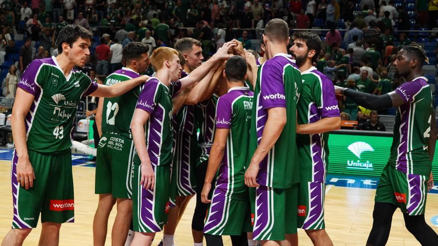 Los jugadores verdes, tras perder el domingo contra el Unicaja.