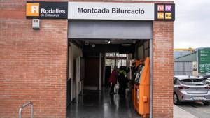 La estación de Montcada Bifurcació, tras el robo de cobre que ha paralizado todas las líneas de Rodalies de Cataluña.