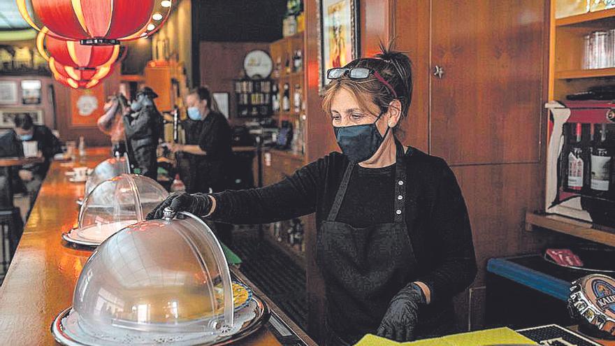 Toñi Juy, ayer, en su bar.