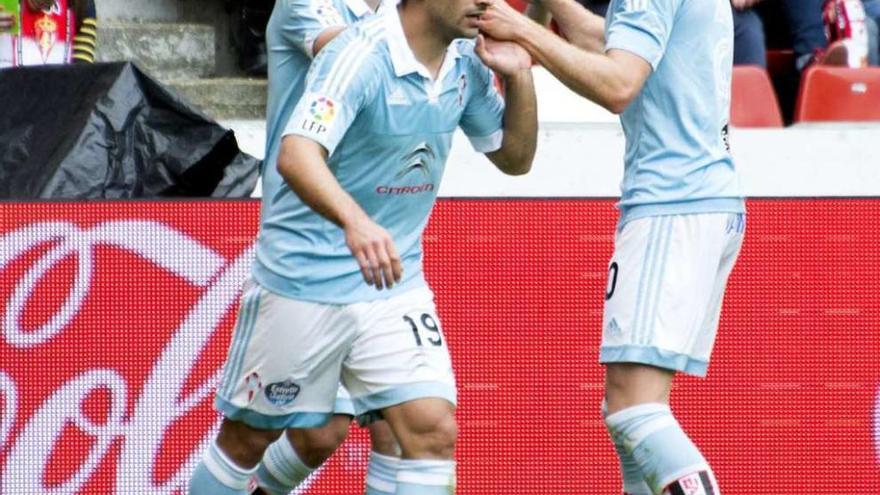 Nolito, Jonny y Sergi Gómez celebran un gol del Celta. // LOF