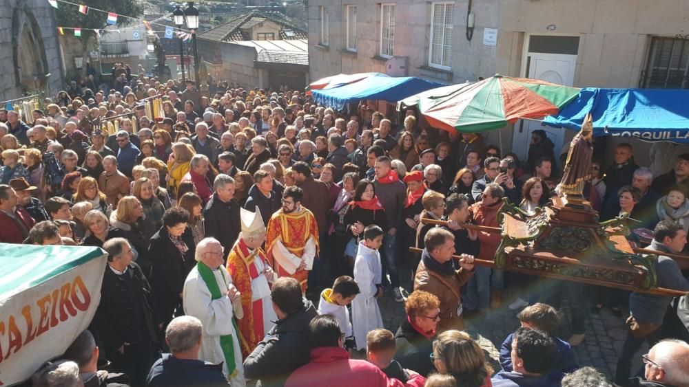 Procesión y buen comer para honrar a San Blas. // Marta G. Brea