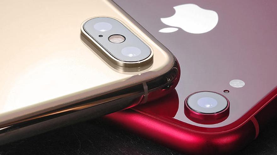 Cámaras traseras en los iPhone XS Max y iPhone XR.