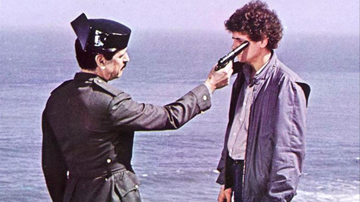 Un fotograma de ’El Pico’ (1983), en la que los universos de la guardia civil y el mundo abertzale también se cruzaban más allá de la práctica policial y el terrorismo.
