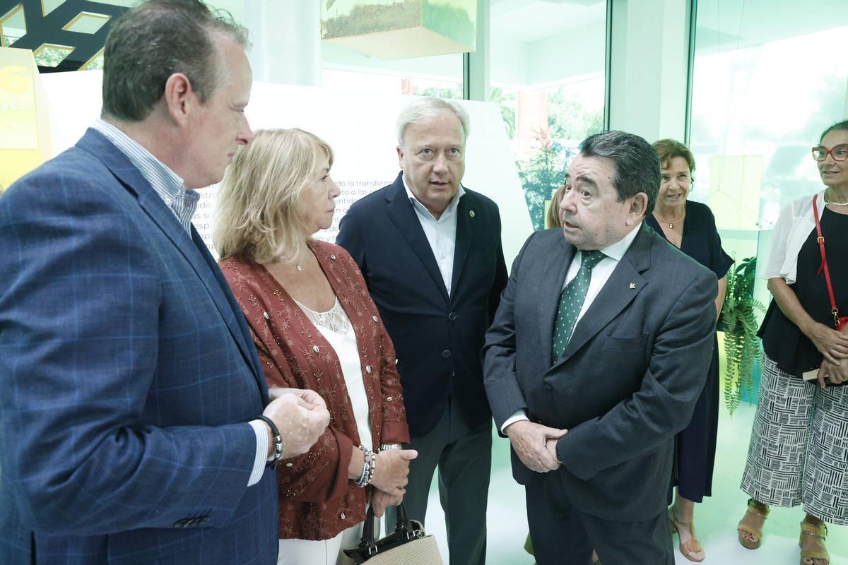 La inauguración institucional del pabellón de Caja Rural de Asturias en la Feria de Muestras, en imágenes