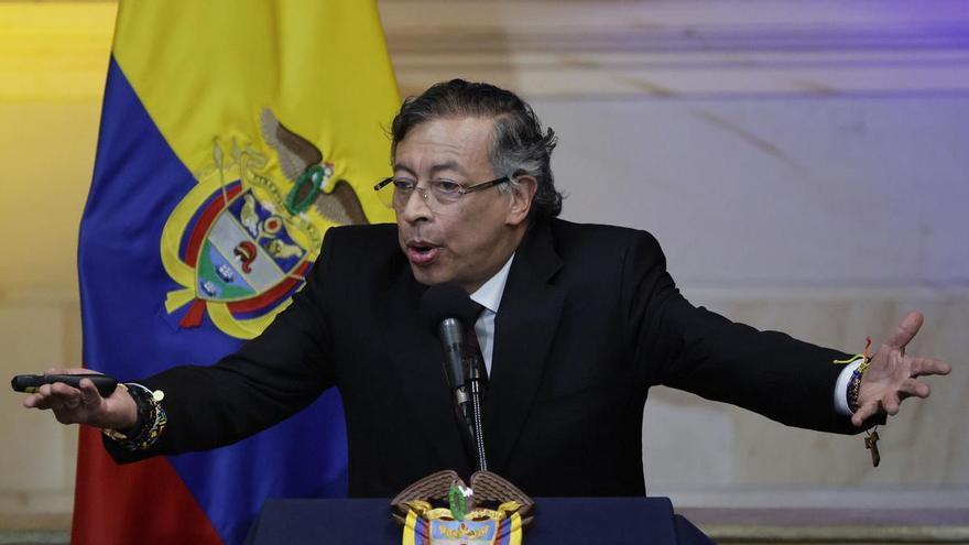 El final no elegido de Gustavo Petro, el presidente de Colombia que quiso gobernar con un teléfono en la mano