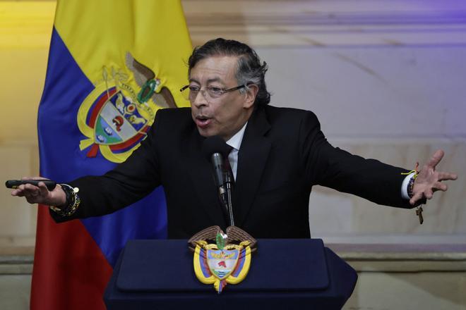 El final no elegido de Gustavo Petro, el presidente de Colombia que quiso gobernar con un teléfono en la mano