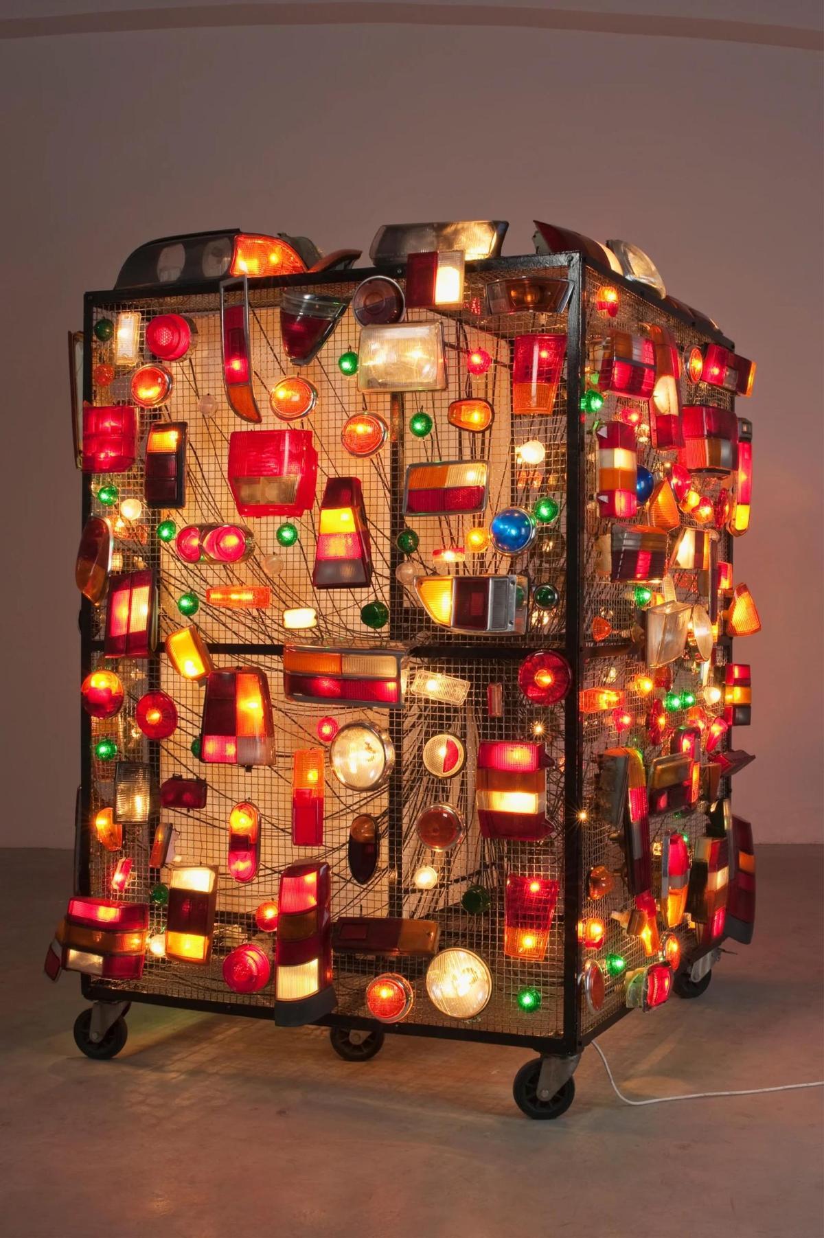 Strangers in the night, de 2000 de Joana Vasconcelos