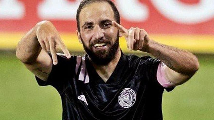 Higuaín: &quot;Seré yo quien comunique si me retiro&quot;