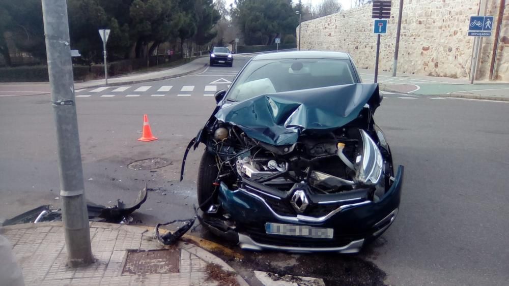 El estado de los vehículos tras la colisión.