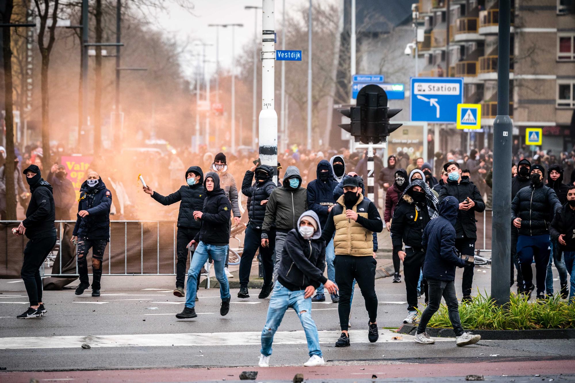 Jóvenes manifestantes este domingo en Eidhoven, Países Bajos.