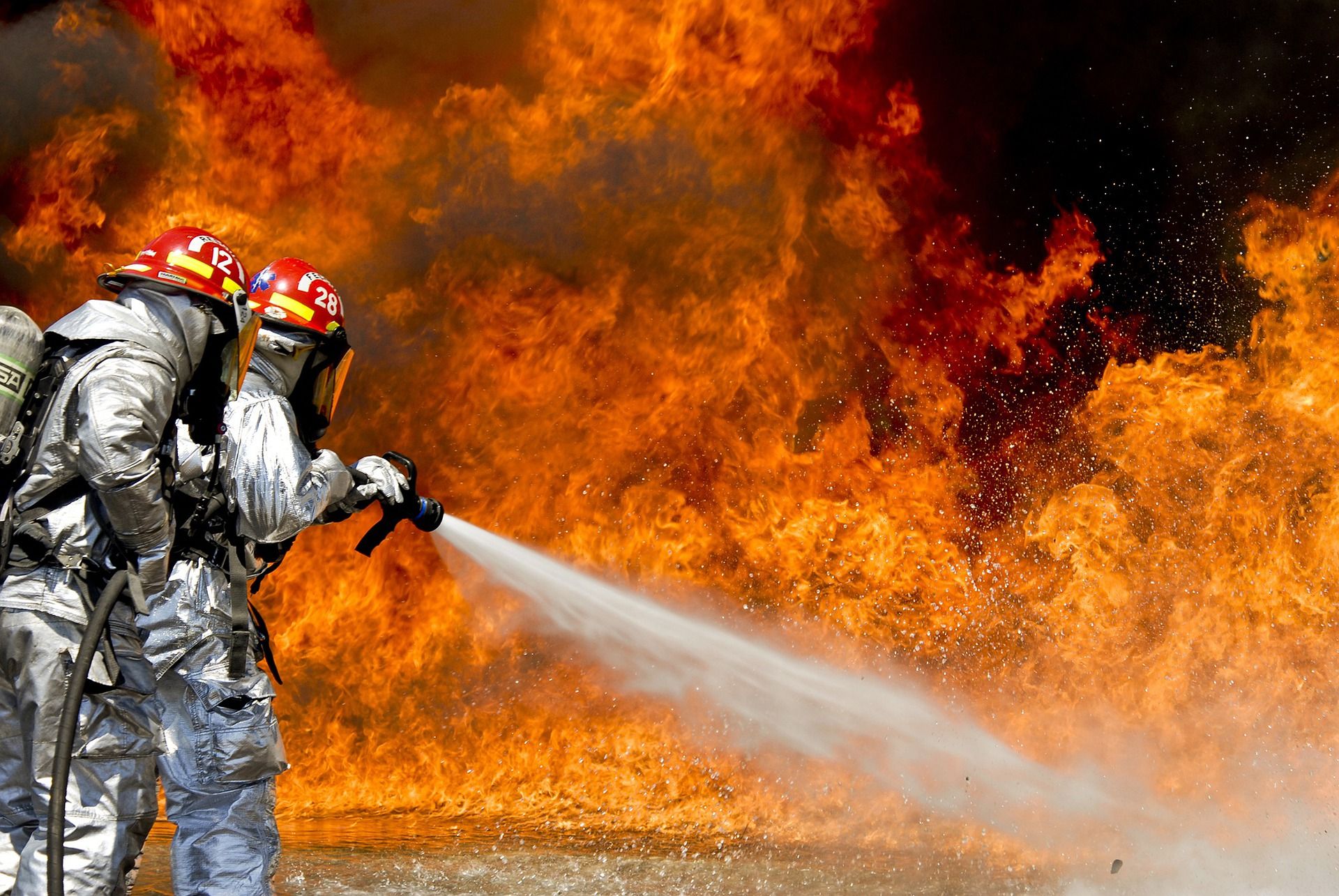 Labores de extinción de un incendio.