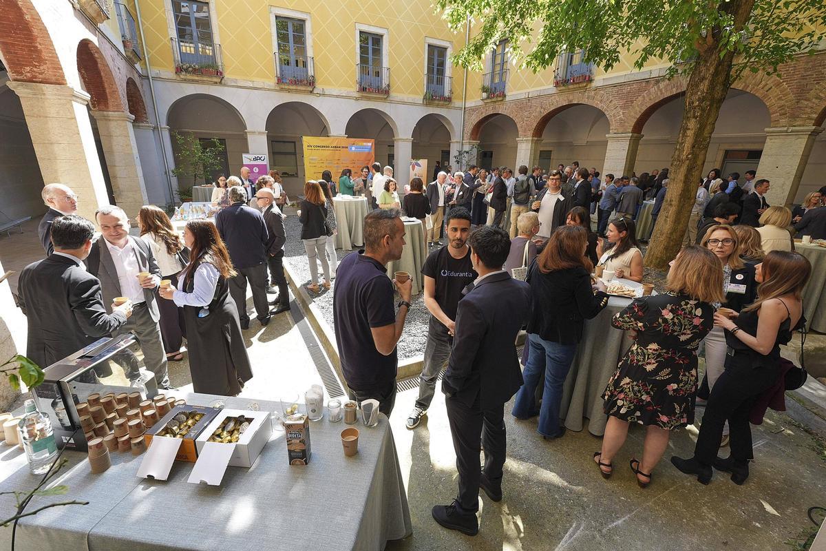 El claustre de la Mercè durant una de les pauses del congrés