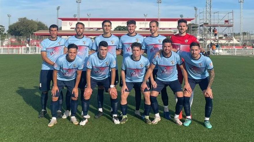 Formación del CD Pozoblanco en la Ciudad Deportiva Ramón Cisneros Palacios del Sevilla.