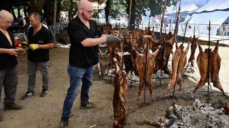 El carneiro ao espeto, una tradición en Moraña. | FDV