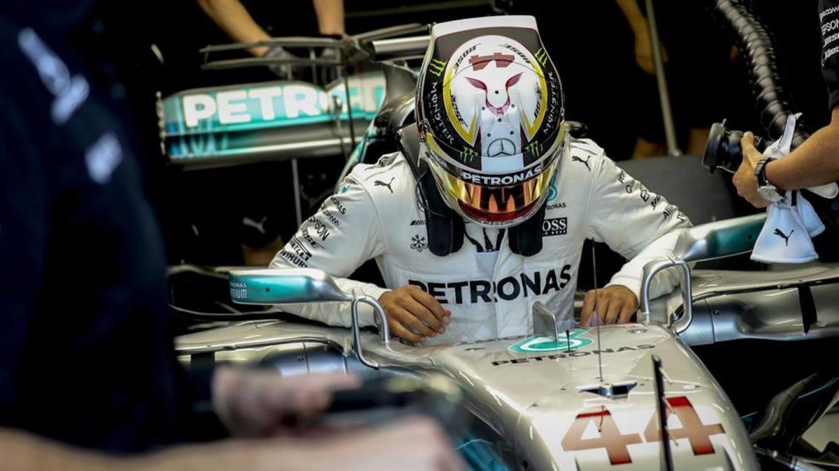 Hamilton, sobrepasado en la crono de Singapur