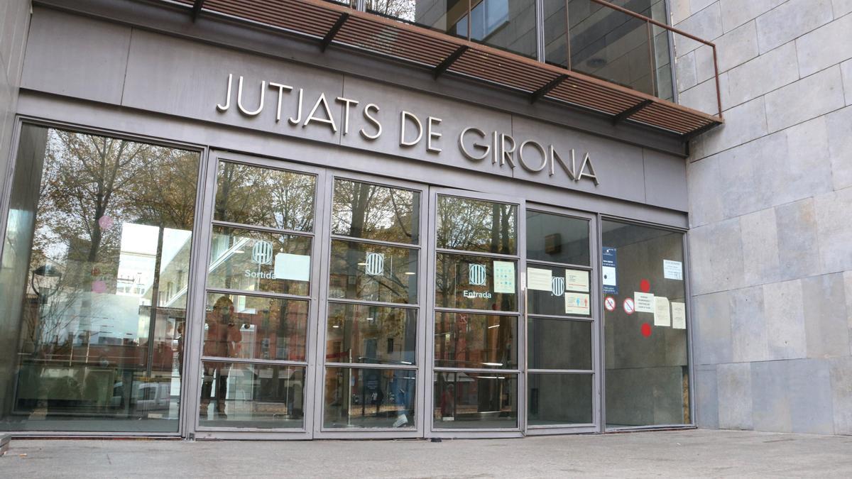 L'entrada dels Jutjats de Girona