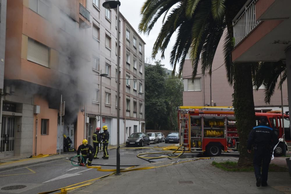 Un incendio obliga a desalojar un edificio
