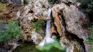 Esta es la preciosa ruta de Málaga para toda la familia que acaba en una enorme cascada con su propia piscina natural: está a media hora de la capital