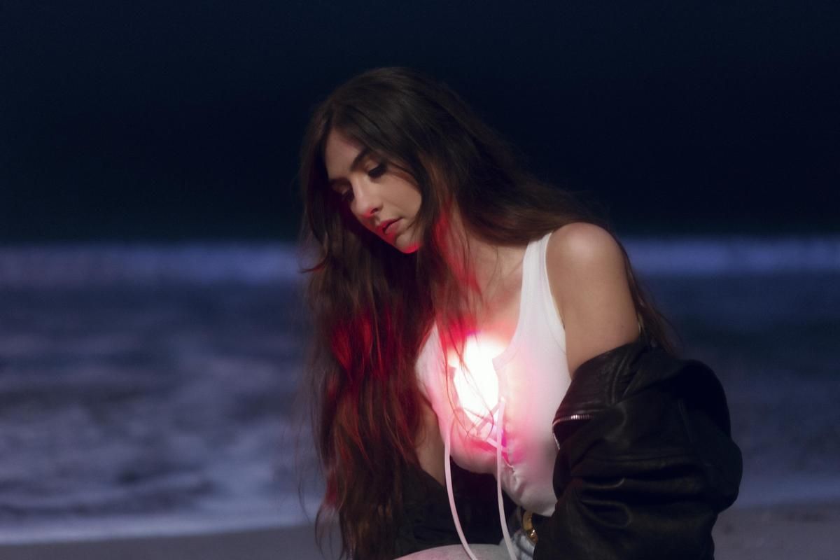 Weyes Blood, en una imagen promocional de su nuevo disco.