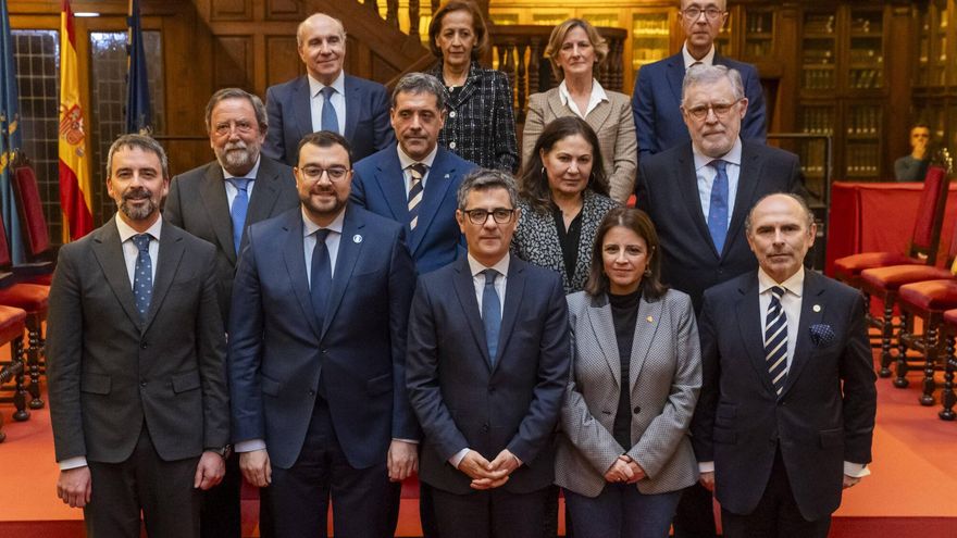 Estos son los ocho asturianos &quot;comprometidos&quot; con la justicia a los que condecoró el ministro Félix Bolaños en Oviedo